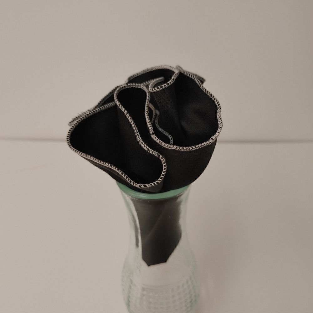 MEN'S ROUND HANKY POCKET SQUARE.